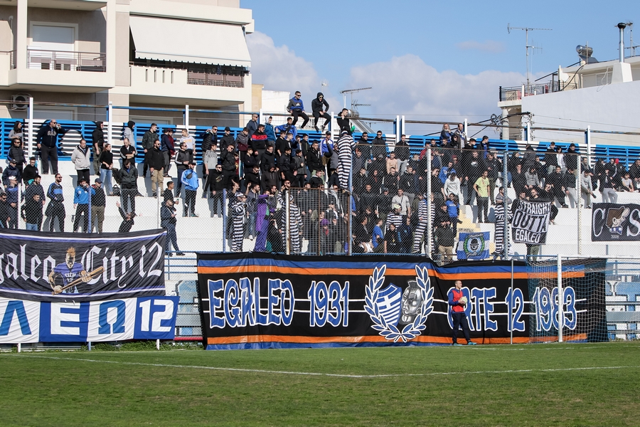 «Υπέρ των δύο ομίλων στη Football League»