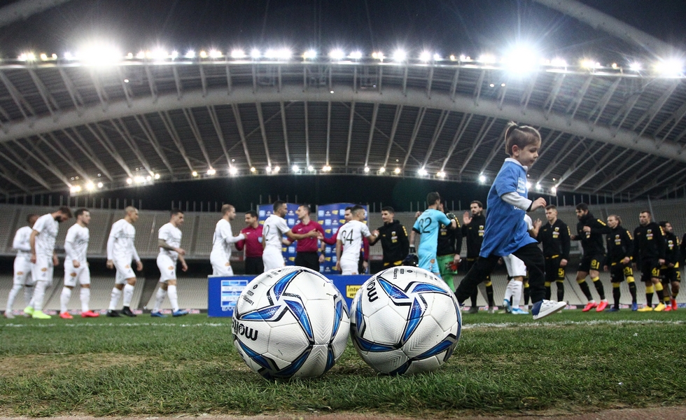 Η Superleague ψήφισε ομόφωνα για τη σέντρα!