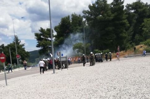 Επεισόδια στη Μαλακάσα: Χημικά σε κατοίκους που διαμαρτύρονταν για τις δομές προσφύγων