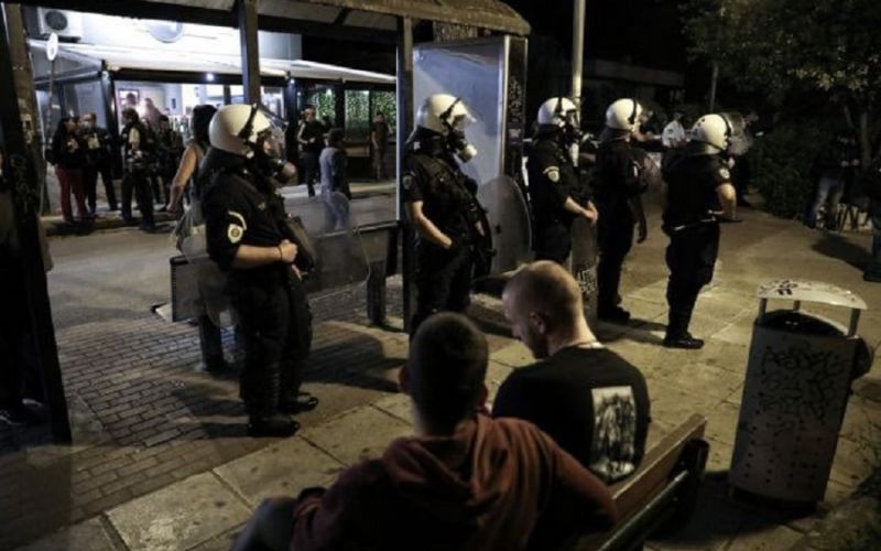 Μην τα βάζετε με τους πιτσιρικάδες στις πλατείες