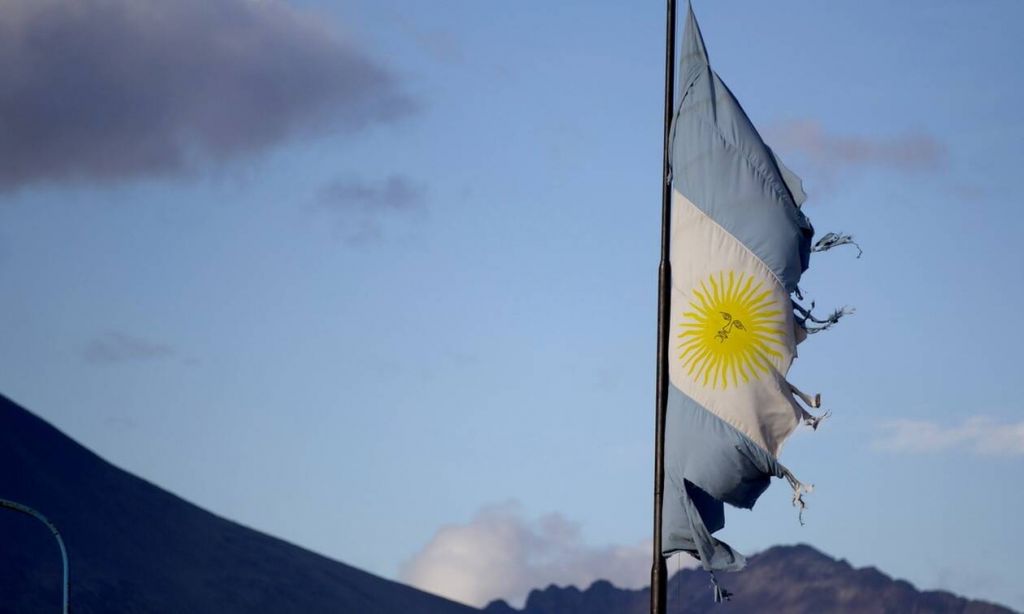 H Αργεντινή καταρρέει: Οι οίκοι S&P και Fitch κήρυξαν τη χώρα σε κατάσταση «χρεοκοπίας»
