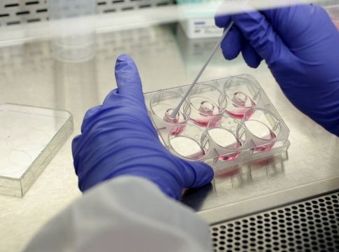 Κορονοϊός: Τα δάχτυλα-COVID δεν είναι το μόνο σύμπτωμα στο δέρμα – Τι άλλο προκαλεί