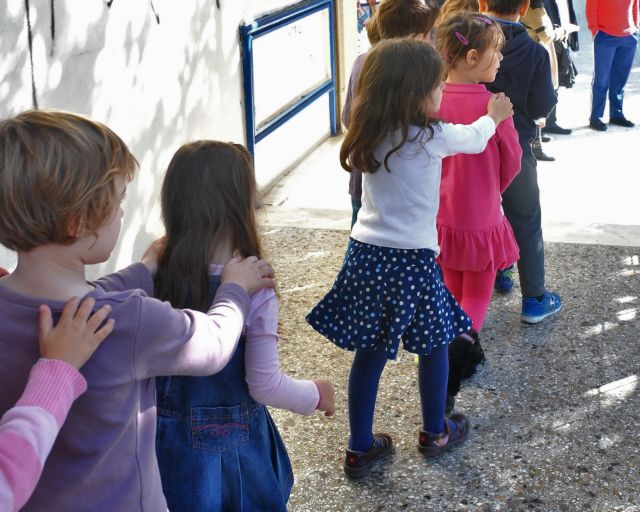 Δημοτικά σχολεία: Πώς θα επιστρέψουν τα παιδιά – Τι θα κάνουν οι γονείς με τις άδειες