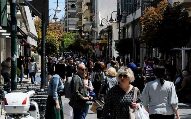 Το αδιαχώρητο έξω από τα εμπορικά – Πώς ανταποκρίθηκαν οι πολίτες στα μέτρα προστασίας