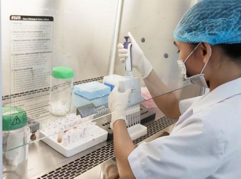 Εμβόλιο από το πανεπιστήμιο της Οξφόρδης – Νέες κλινικές δοκιμές σε χιλιάδες εθελοντές