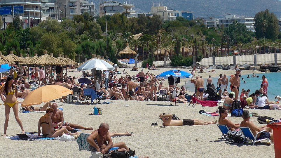 Γερμανικά ΜΜΕ: Χωρίς ούζο η ζωή στις ελληνικές παραλίες, με κανόνες όμως για τον κορωνοϊό