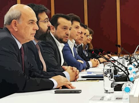 Σκάνδαλο μεγατόνων : Έφτασε στη Βουλή η δικογραφία για το VAR, ζητώντας την άρση ασυλίας Παππά – Βασιλειάδη