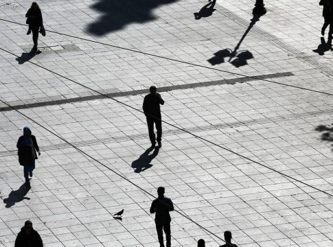 Στο «κόκκινο» η αγορά εργασίας – Ζοφερές προβλέψεις και ανησυχία για την επόμενη μέρα