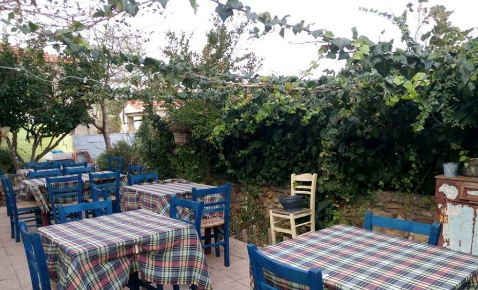 Άρση μέτρων: Τραπέζια και στο… πεζοδρόμιο για την εστίαση