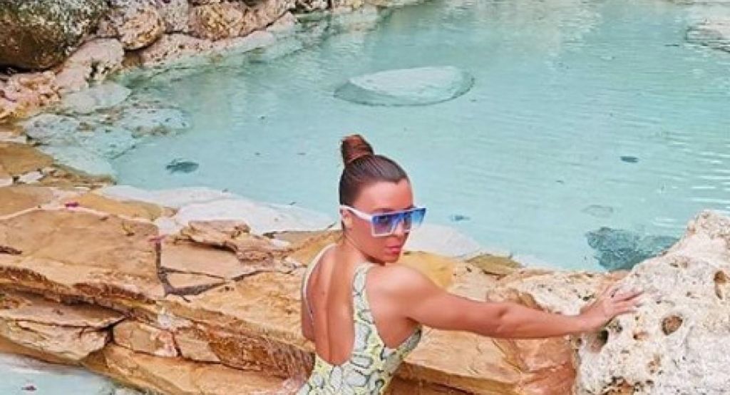 Χριστίνα Πάζιου: Η «εκρηκτική» γυμνάστρια κολυμπάει τόπλες σε πισίνα (pics & vid)