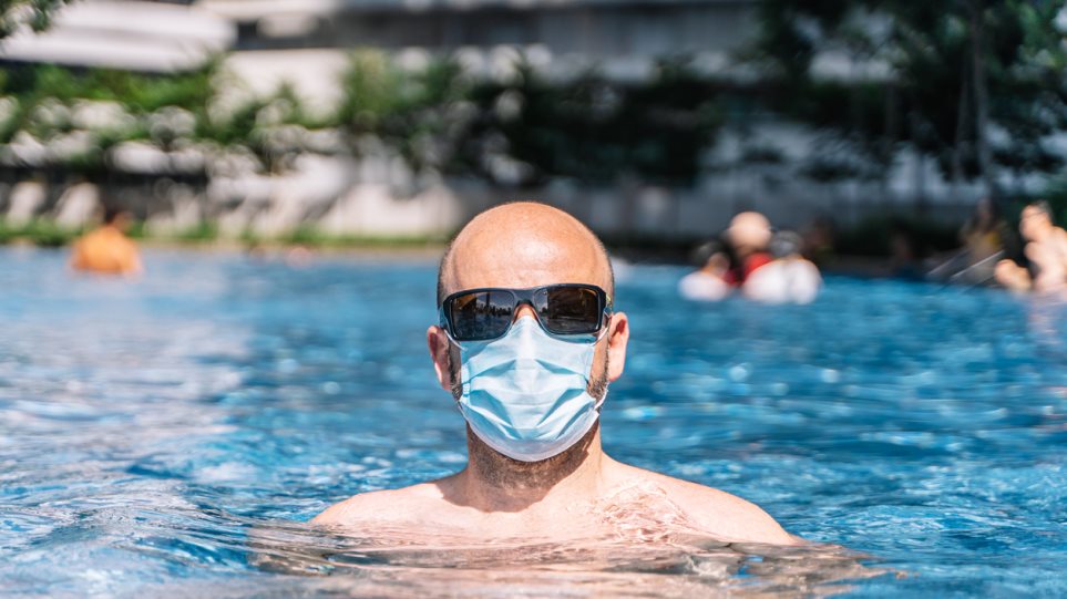 Κορωνοϊός – ΗΠΑ: Το CDC προτείνει μάσκες και στις πισίνες