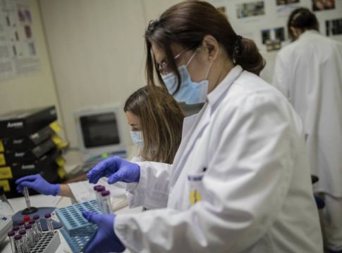 Κορωνοϊός: Ποσό – μαμούθ για την ανάπτυξη εμβολίου