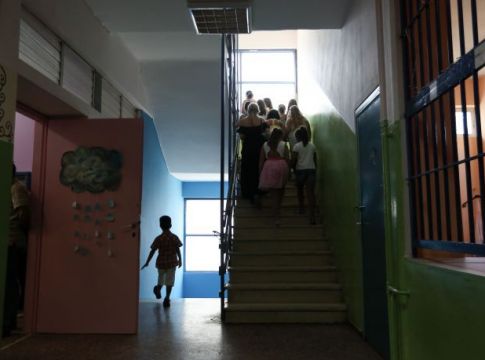 Πόσο πιθανό είναι να αυξηθεί η θνητότητα από COVID-19 όταν ανοίξουν δημοτικά και νηπιαγωγεία