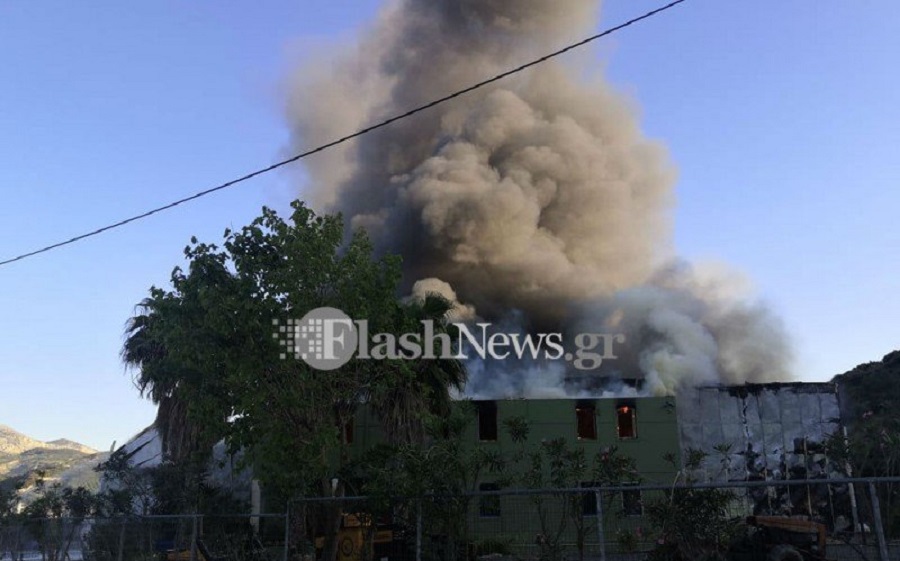 Κρήτη : Μεγάλη πυρκαγιά σε εργοστάσιο τυποποίησης ελαιολάδου