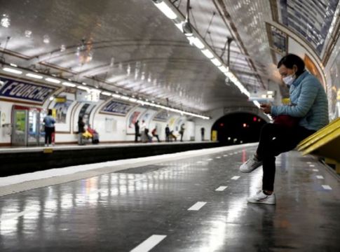 Κορωνοϊός: Μεγαλώνει η μαύρη λίστα στη Γαλλία – Ακόμα 330 νεκροί
