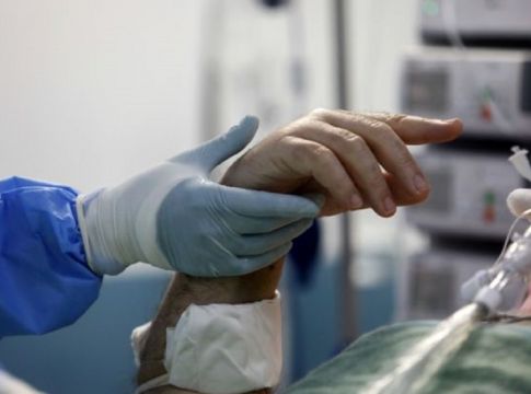 Κορονοϊός: «Κοκτέιλ» φαρμάκων για HIV, ηπατίτιδα C και σκλήρυνση χτυπά τον φονικό ιό