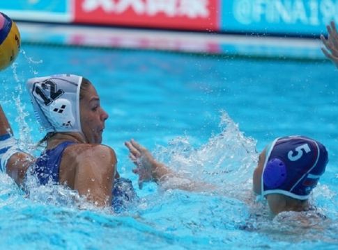 Ξενάκη: «Είναι σαν να πέφτεις σε μέλι και προσπαθείς να κολυμπήσεις…»