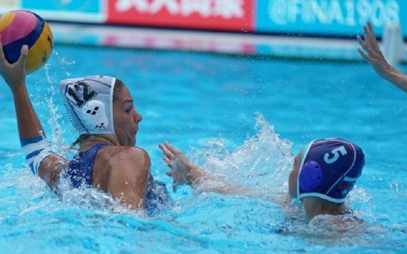 Ξενάκη: «Είναι σαν να πέφτεις σε μέλι και προσπαθείς να κολυμπήσεις…»