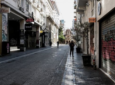 «Πυρετός» εργασιών στα καταστήματα για την επιστροφή στη «νέα κανονικότητα»