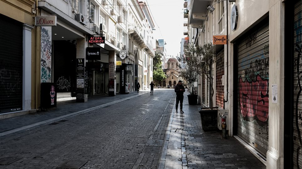 Κοροναϊός : Οι επιχειρήσεις που ανεβάζουν ρολά αύριο – Τα ωράρια, οι κανόνες και ο προβληματισμός