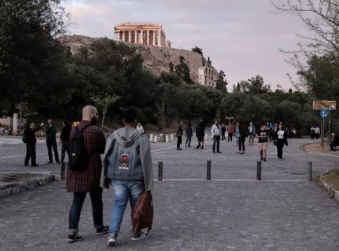 Κοροναϊός: Λουκέτα, πρόστιμα, τοπικές καραντίνες και απαγόρευση κυκλοφορίας στο τραπέζι