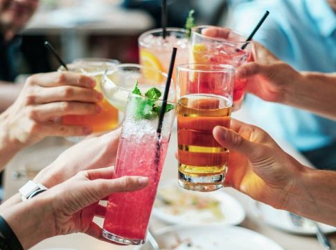 Σφραγίζεται η «Δεξαμενή» στο Κολωνάκι μετά το «κορονοπάρτι» – Πρόστιμο 5.000 ευρώ