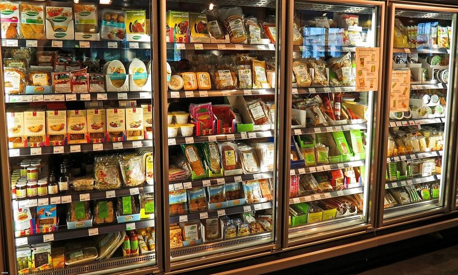 Κορωνοϊός: Μεταδίδεται τελικά μέσω των τροφίμων; Τι απαντούν οι επιστήμονες