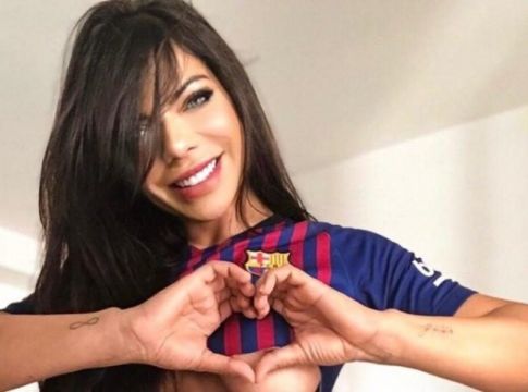 Suzy Cortez: Η πιο «καυτή» φαν του Μέσι τον «απαρνήθηκε» για χάρη του Μπέκαμ (pics)