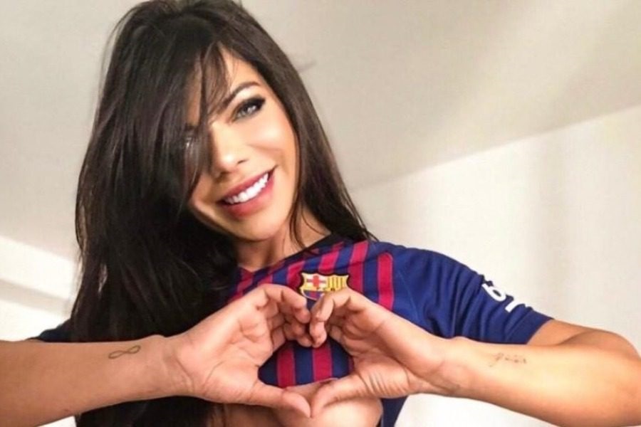 Suzy Cortez: Η πιο «καυτή» φαν του Μέσι τον «απαρνήθηκε» για χάρη του Μπέκαμ (pics)