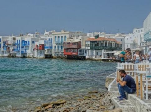 Κορονοϊός – Θεοχάρης: Οι εννέα κανόνες για τουρίστες, πτήσεις, ξενοδοχεία