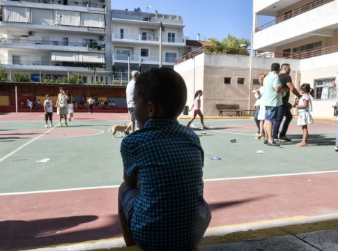 Ανοίγουν τα δημοτικά μετά από 2,5 μήνες – Πώς θα επιστρέψουν οι μαθητές στα θρανία