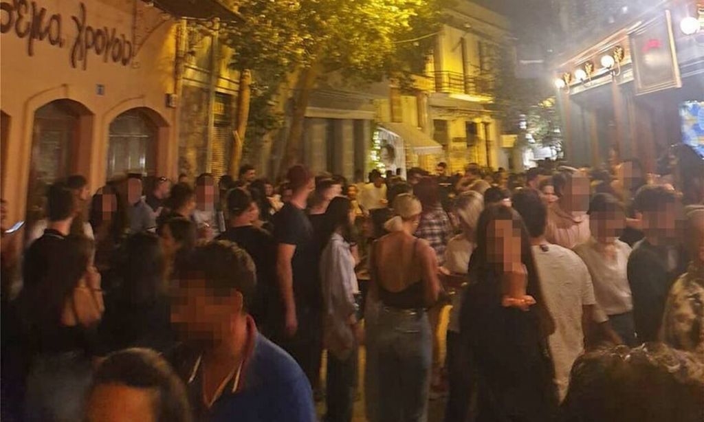 Κορονοϊός: Απίστευτες εικόνες – Χαμός στα υπαίθρια πάρτι σε Αθήνα και Θεσσαλονίκη