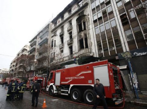 Συναγερμός στην Πυροσβεστική: Φωτιά σε νεοκλασικό στη Σταδίου