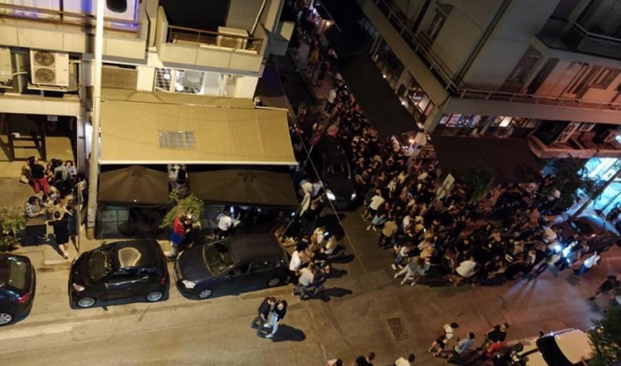 Θεσσαλονίκη: Συνωστισμός σε νέο take away «πάρτι» έξω από μπαρ (vid)