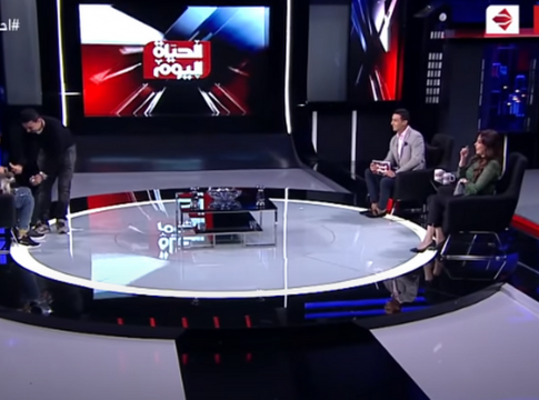 Τηλεπαρουσιάστρια ούρλιαζε την ώρα της εκπομπής – Ποιος της επιτέθηκε; (vid)