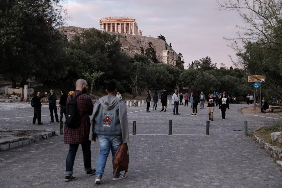 Κορωνοϊός: Λουκέτα, πρόστιμα, τοπικές καραντίνες και απαγόρευση κυκλοφορίας στο τραπέζι