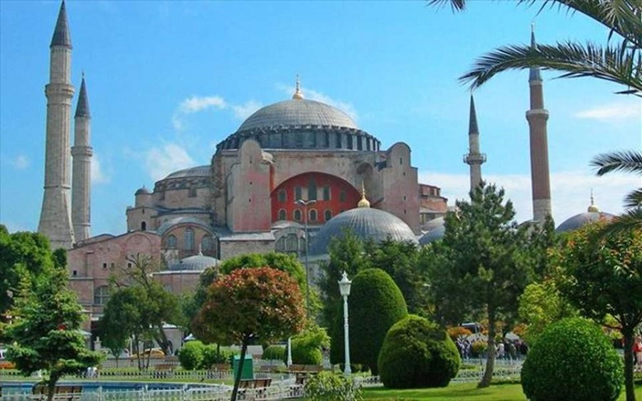 Τουρκική πρόκληση: Προγραμματίζουν προσευχή στην πλατεία της Αγιάς Σοφιάς