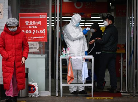 Προβληματίζουν οι μακροπρόθεσμες επιδράσεις του κορωνοϊού που εντόπισαν Κινέζοι γιατροί