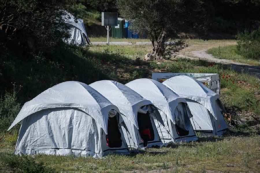 Λέσβος: Σε καραντίνα 25 κάτοικοι και δύο λιμενικοί μετά τα κρούσματα κορωνοϊού σε δομή φιλοξενίας