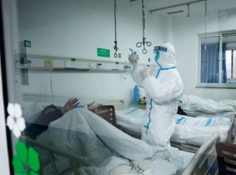 Σε πολιτικά κίνητρα του Μπ. Τζόνσον αποδίδει τα περί μετάλλαξης του κοροναϊού στη Βρετανία ο Δερμιτζάκης