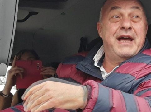 Κι όμως είσαι στα αλήθεια λούμπεν, Αχιλλέα Μπέο