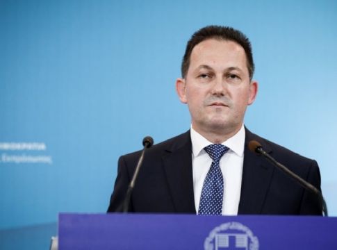 Lockdown – Πέτσας : Τι θα γίνει με τα sms για τις μετακινήσεις αν ανοίξουν σχολεία και λιανεμπόριο