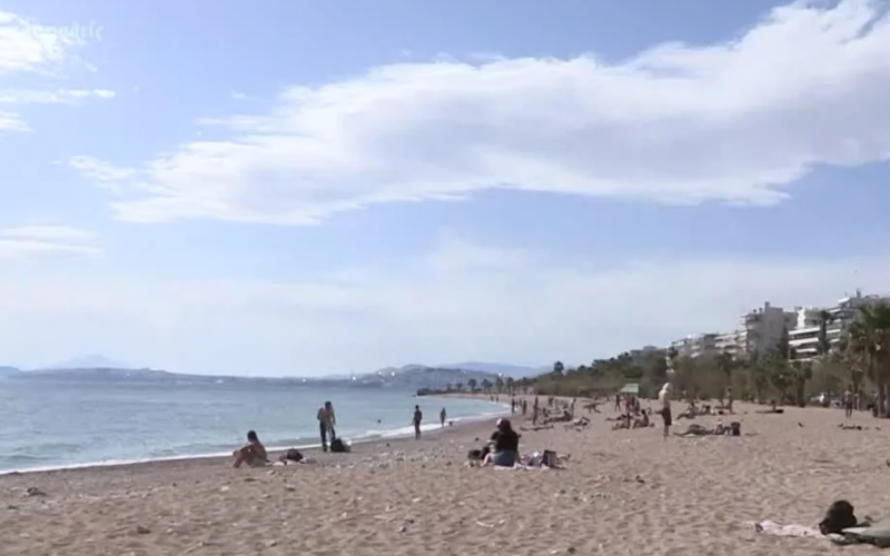 «Μοναχικές» καλοκαιρινές βουτιές λόγω κορωνοϊού