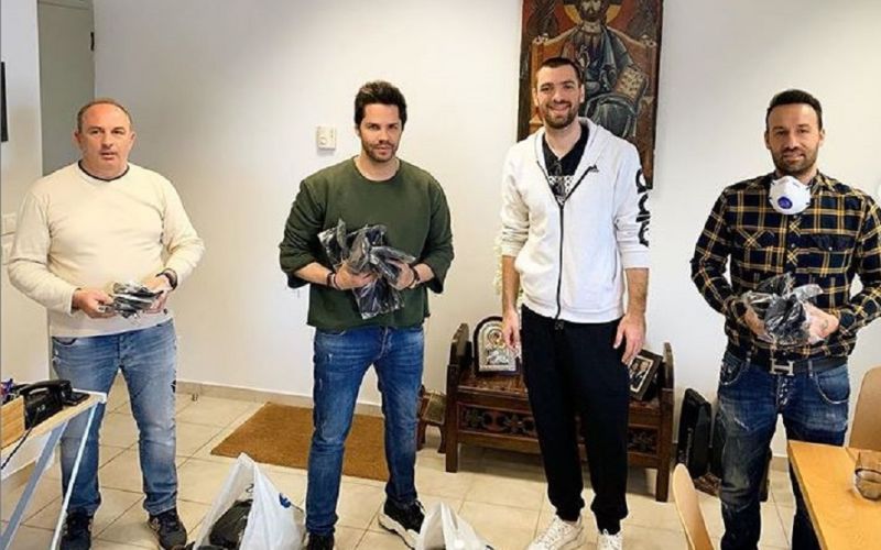 Ο Μάντζαρης δώρισε μάσκες στον δήμο Περιστερίου (pics)
