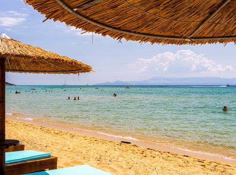 Τουρισμός: Η «ατμομηχανή» της οικονομίας αναζητά διέξοδο – Ψήφος εμπιστοσύνης από τον διεθνή Τύπο