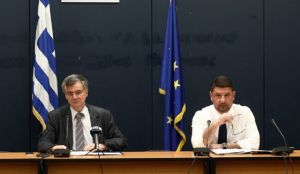 Τέλος οι τηλεοπτικές ενημερώσεις για τον κορωνοϊό – Συγκινητικό «αντίο» Τσιόδρα και Χαρδαλιά