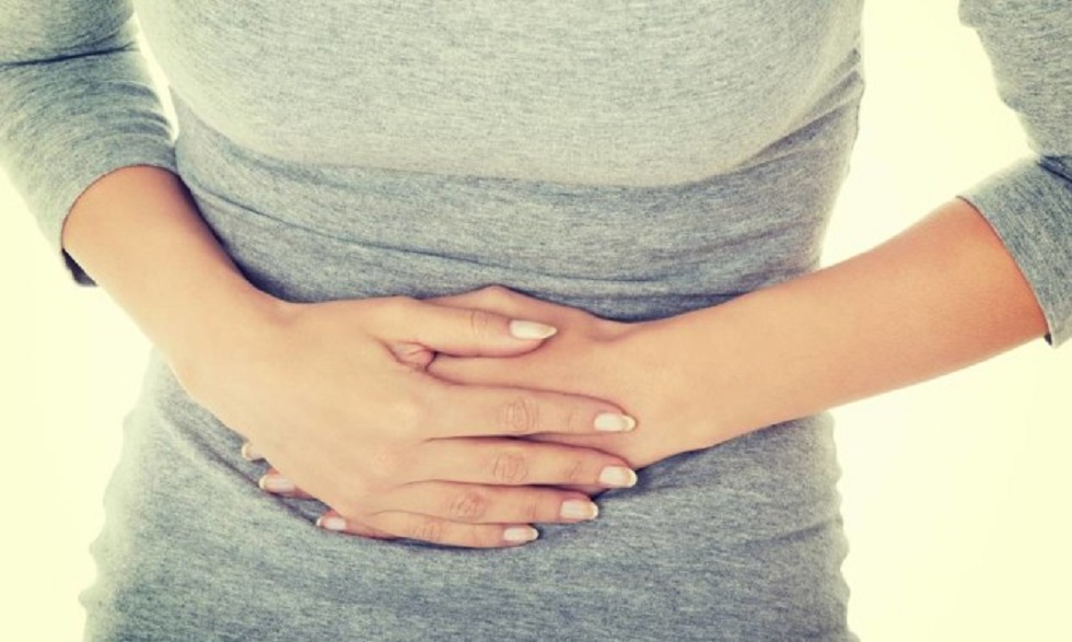 Πόνος στο στομάχι: Οι 12 βασικές αιτίες για να ξέρετε τι σας συμβαίνει