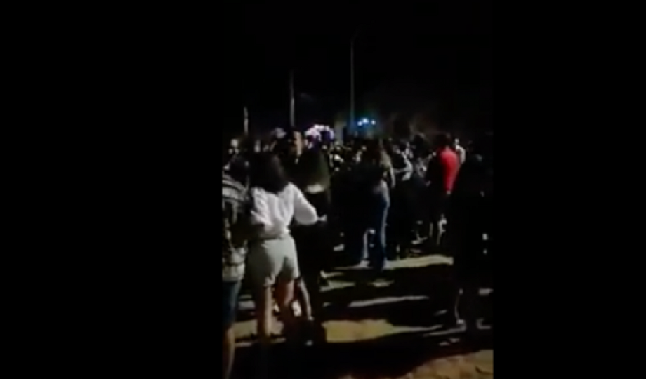 Κορωνοϊός: Υπαίθριο πάρτι 1.000 ατόμων στην πλαζ της Πάτρας