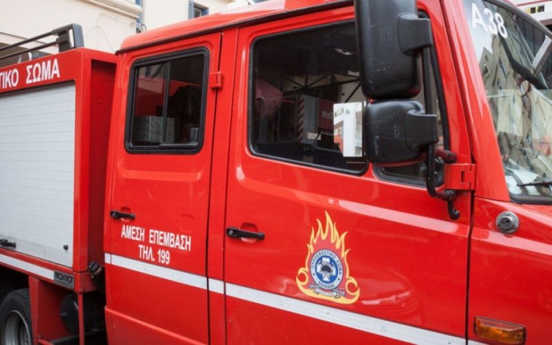 Φωτιά στον Άλιμο – Εκκενώθηκε πολυκατοικία