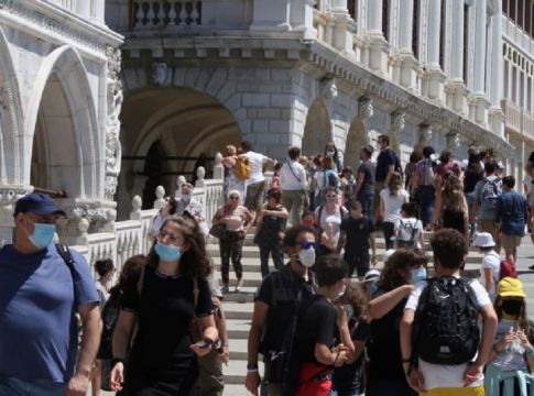 Κορωνοϊος – Ιταλία : Μείωση κρουσμάτων και ο χαμηλότερος αριθμός θανάτων από αρχές Μαρτίου